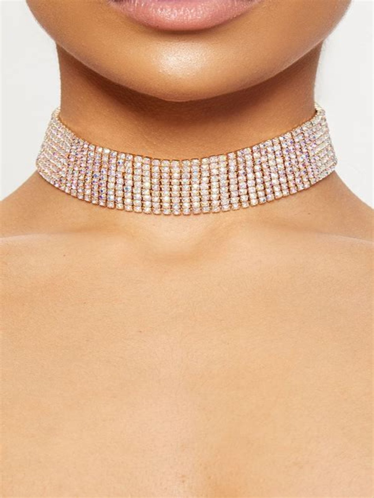 Are chokers out of style 2020?