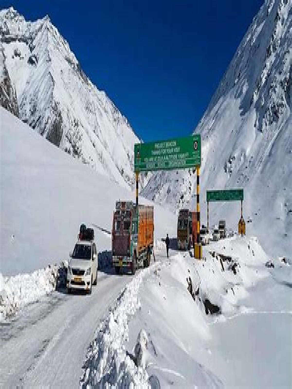 When srinagar leh highway opens?